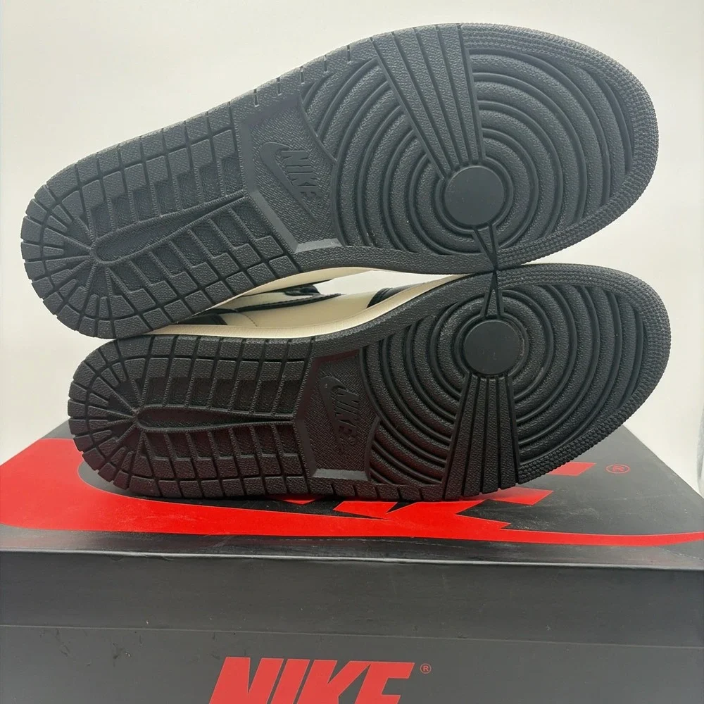 Size 10 - Jordan 1 Retro OG High Dark Mocha (555088-105)